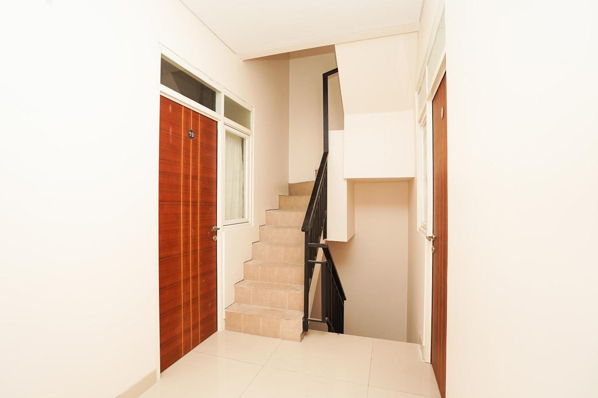 Oyo 782 Menjangan Residence At Citraland 1 Surabaya Eksteriør bilde